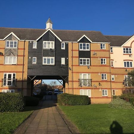 Lovely Riverside Flat Stifford Exterior photo