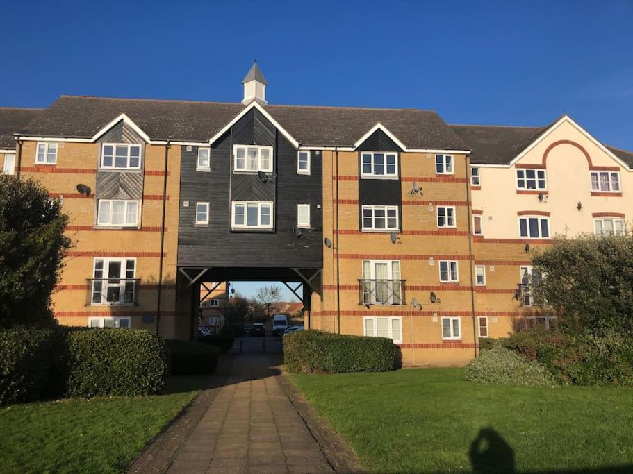 Lovely Riverside Flat Stifford Exterior photo